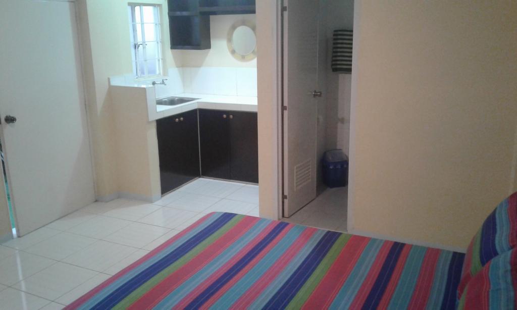 Christopher B&B And Apartments (Adults Only) Paranaque City Buitenkant foto